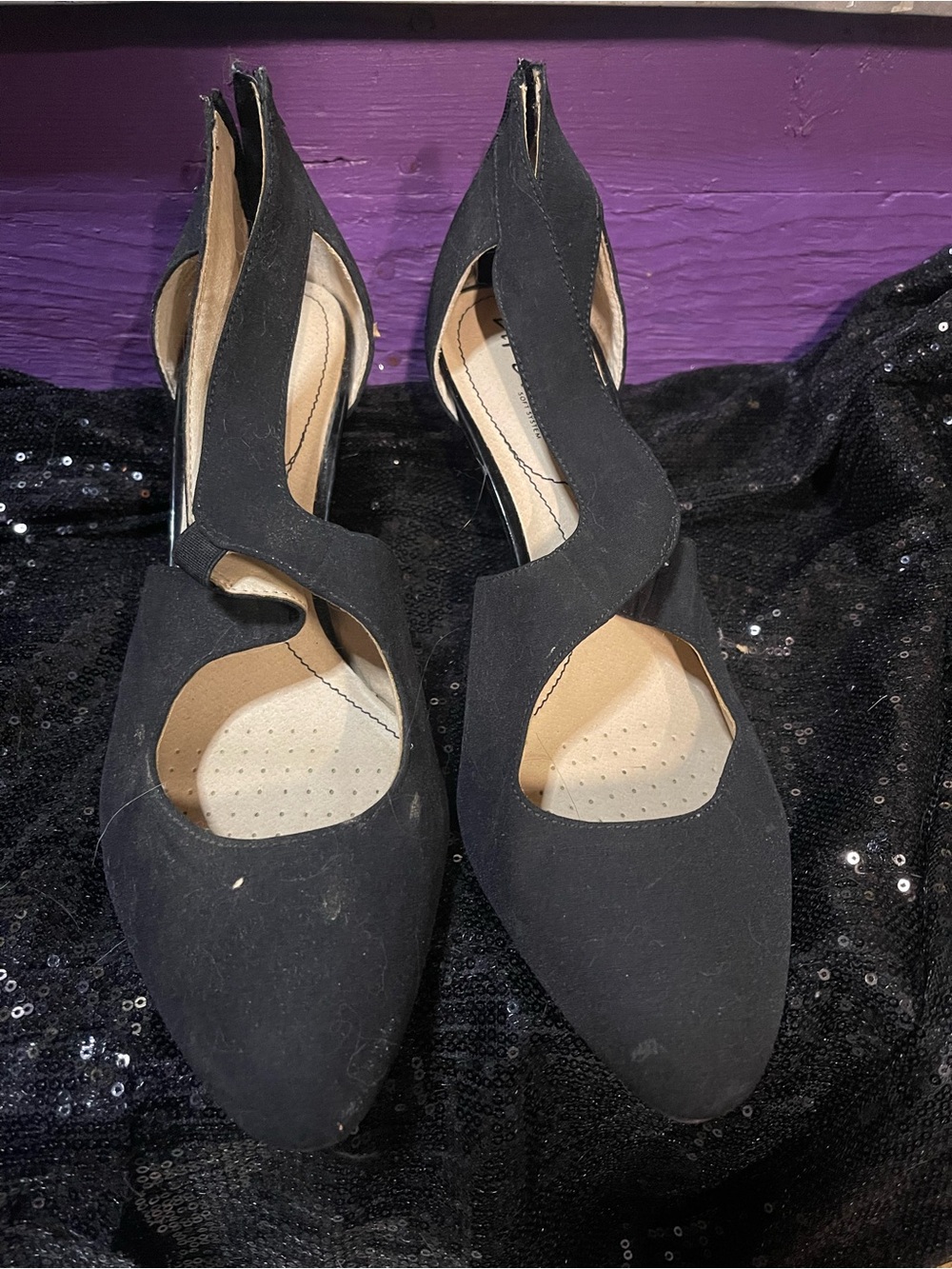 Life Stride Black Pointed-Toe Cutout Heels